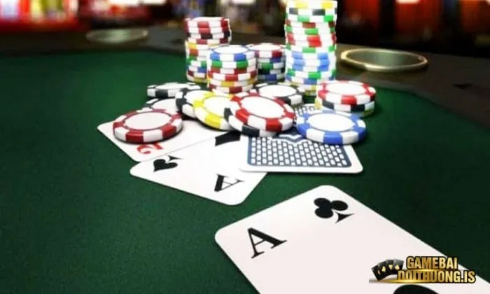 Chưng bài và tùng là hai thuật ngữ chính cần nhớ trong game bài catte